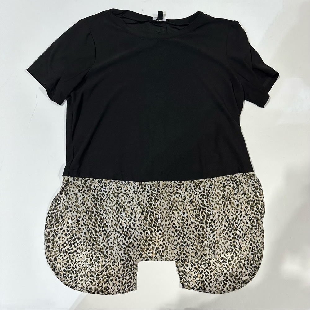 AUW top with pattern on bottom and solid black on top buttons on back size S